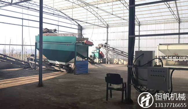 陜西銅川年產(chǎn)2萬噸雞糞有機(jī)肥生產(chǎn)線現(xiàn)場(圖2) 陜西銅川有機(jī)肥生產(chǎn)線