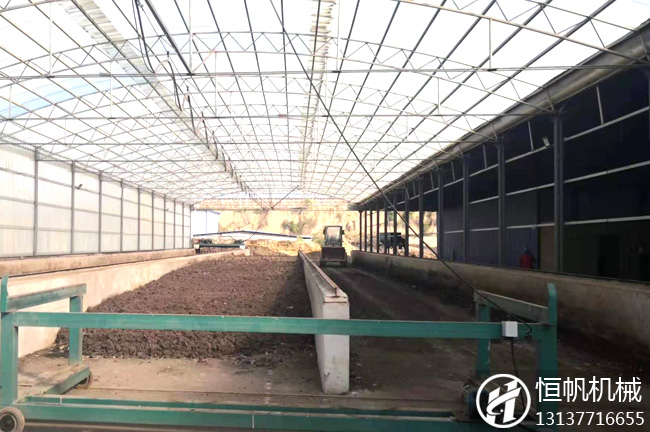 陜西銅川年產(chǎn)2萬噸雞糞有機(jī)肥生產(chǎn)線現(xiàn)場(圖3) 陜西銅川有機(jī)肥生產(chǎn)線