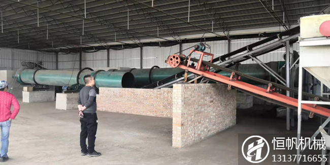 陜西銅川年產(chǎn)2萬噸雞糞有機(jī)肥生產(chǎn)線現(xiàn)場(圖4) 陜西銅川有機(jī)肥生產(chǎn)線