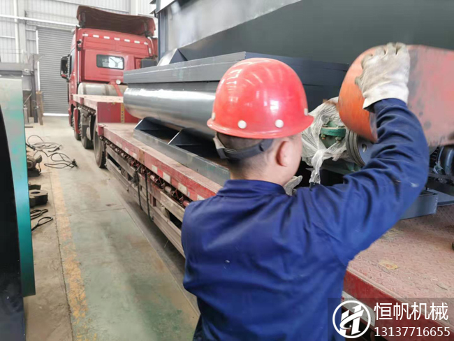 貴州貞豐縣牛糞有機肥粉狀生產線裝車發貨(圖1) 貴州有機肥生產線攪拌機發貨