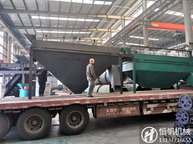 內(nèi)蒙古年產(chǎn)1萬噸牛糞有機肥顆粒生產(chǎn)線發(fā)貨(圖1) 牛糞有機肥生產(chǎn)線設備