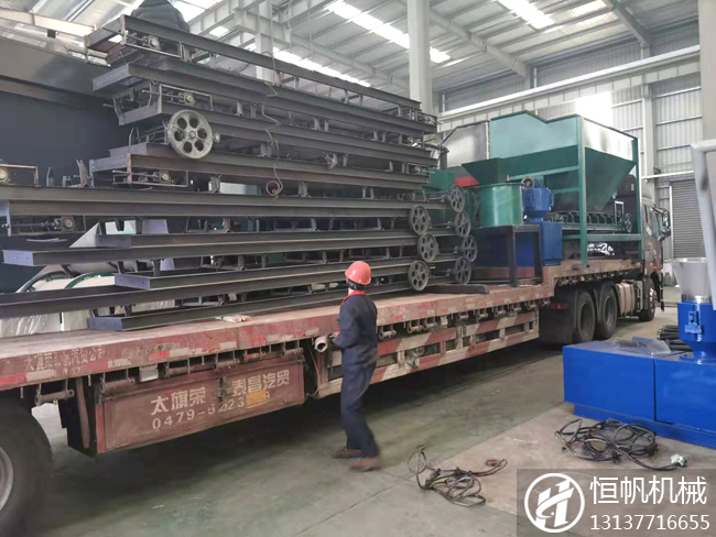 內(nèi)蒙古年產(chǎn)1萬噸牛糞有機肥顆粒生產(chǎn)線發(fā)貨(圖4) 牛糞有機肥生產(chǎn)線設備