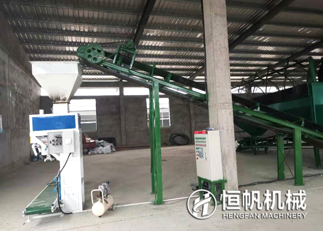 安徽年產兩萬噸粉狀線有機肥設備使用現場(圖2) 安徽六安年產兩萬噸有機肥粉狀線