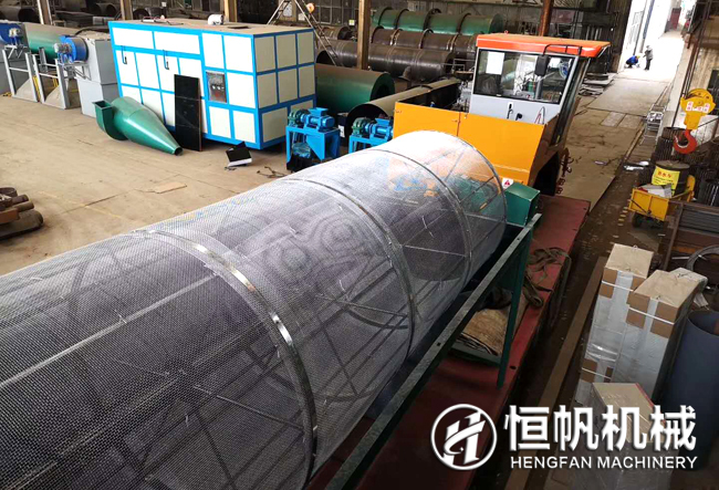 湖南年產(chǎn)五千噸雞糞有機(jī)肥粉狀生產(chǎn)線設(shè)備發(fā)貨(圖2) 湖南滾筒篩分機(jī)
