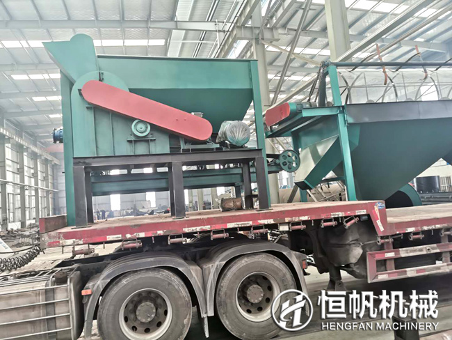 貴州年產(chǎn)十五萬噸雞糞有機肥生產(chǎn)設(shè)備發(fā)貨與安裝現(xiàn)場(圖3) 貴州年產(chǎn)十五萬噸雞糞有機肥生產(chǎn)設(shè)備