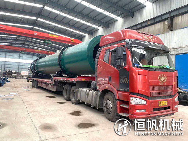 貴州年產(chǎn)十五萬噸雞糞有機肥生產(chǎn)設(shè)備發(fā)貨與安裝現(xiàn)場(圖4) 貴州年產(chǎn)十五萬噸雞糞有機肥生產(chǎn)設(shè)備