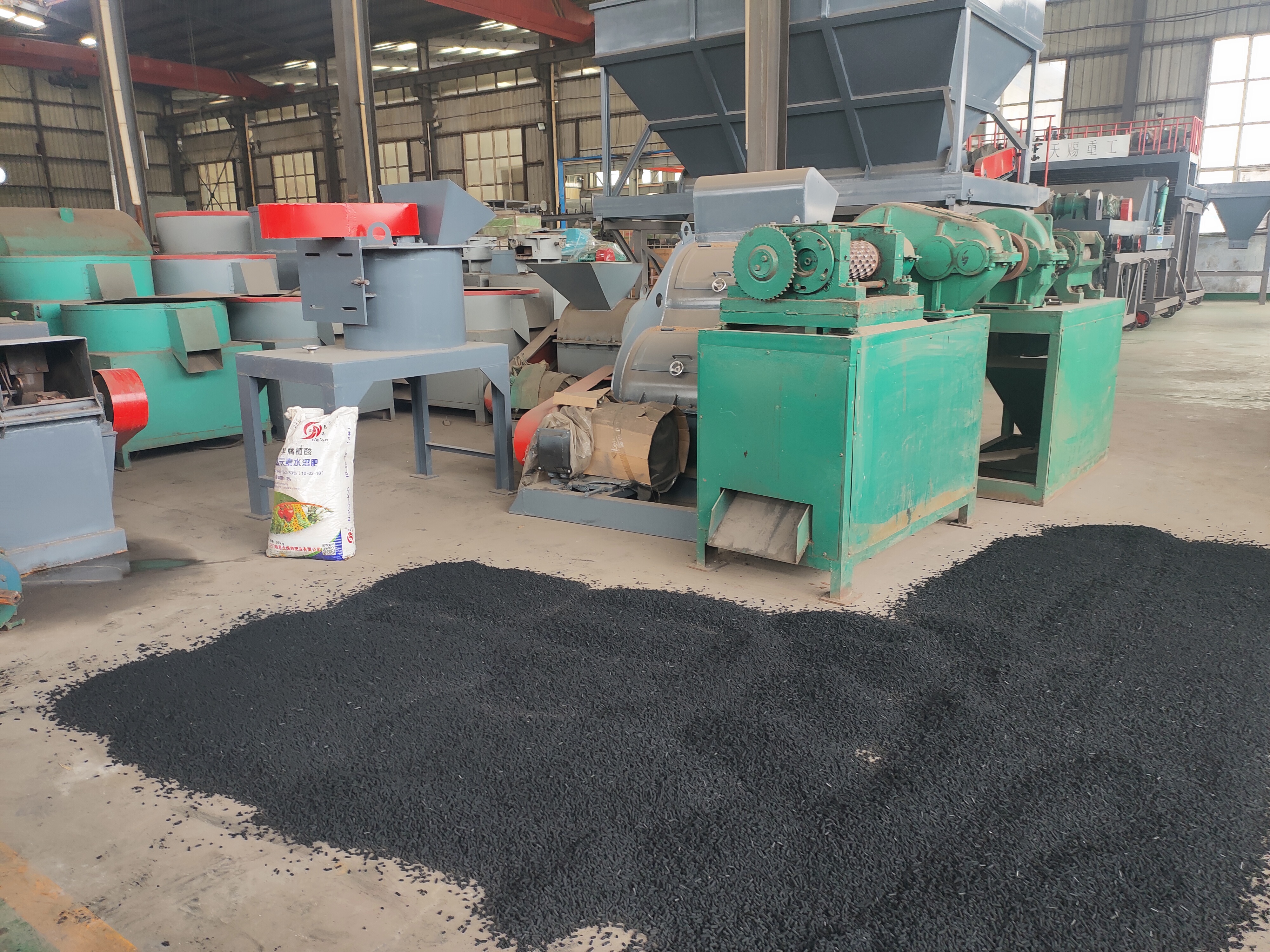 雞糞的發酵效率怎么提高呢?(圖1) 雞糞的發酵效率怎么提高呢?(圖1)